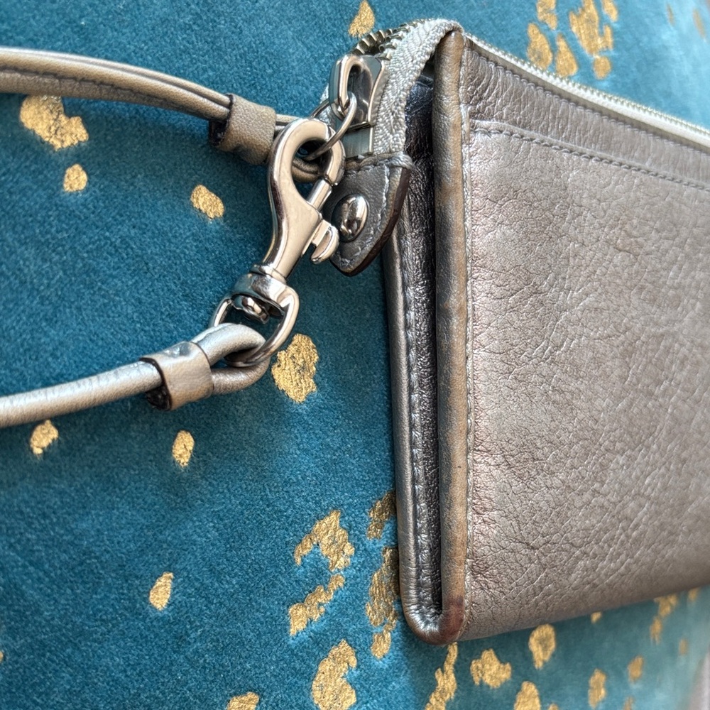 Coach Metallic Gold Leather Wristlet Clutch - Picture 6 of 9